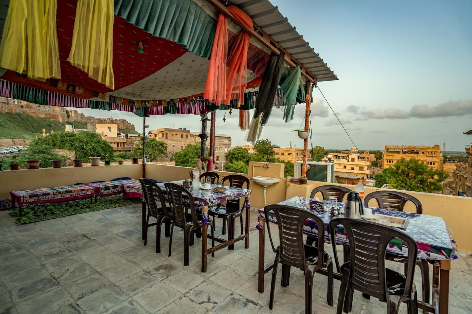 Hotel Relax Inn Джайсалмер Экстерьер фото