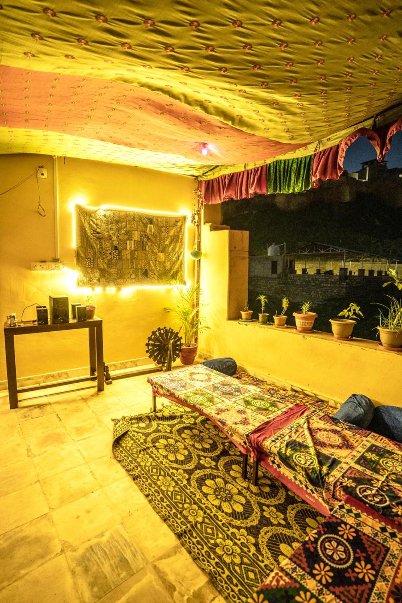 Hotel Relax Inn Джайсалмер Экстерьер фото