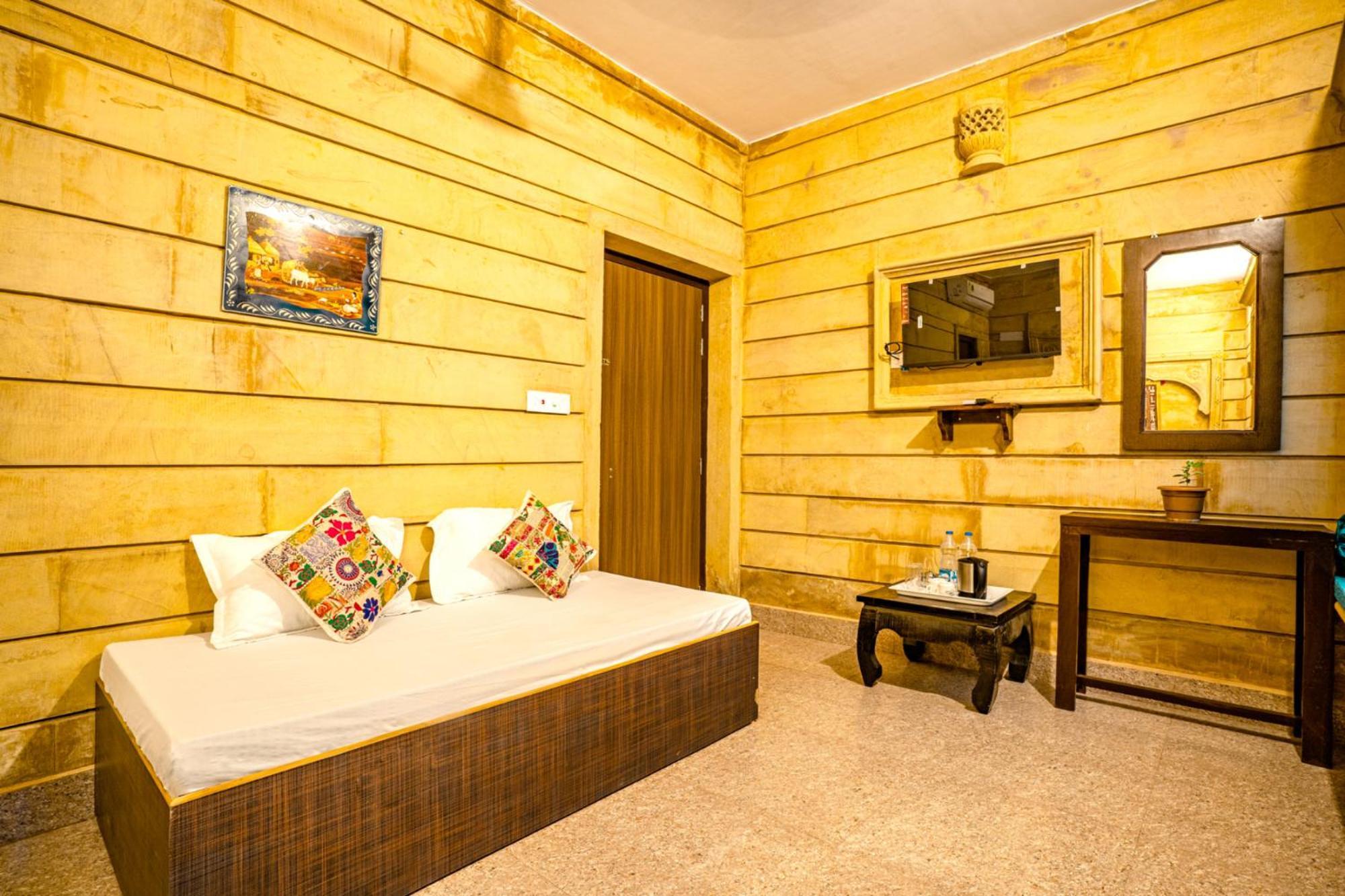 Hotel Relax Inn Джайсалмер Экстерьер фото